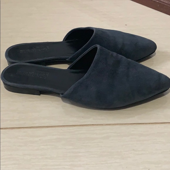 Little Burgandy mules 8.5 - Picture 2 of 5